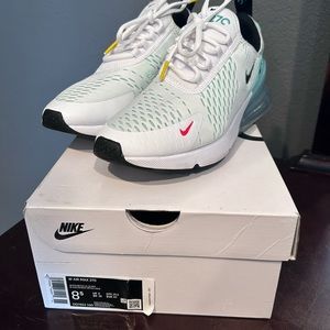 Nike Womens 270 .
